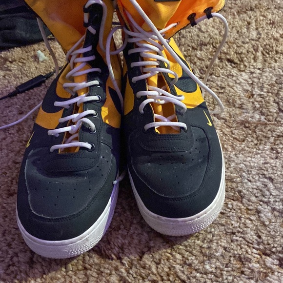 Some Nike shoes there is no box a little Crease high tops - Picture 4 of 4